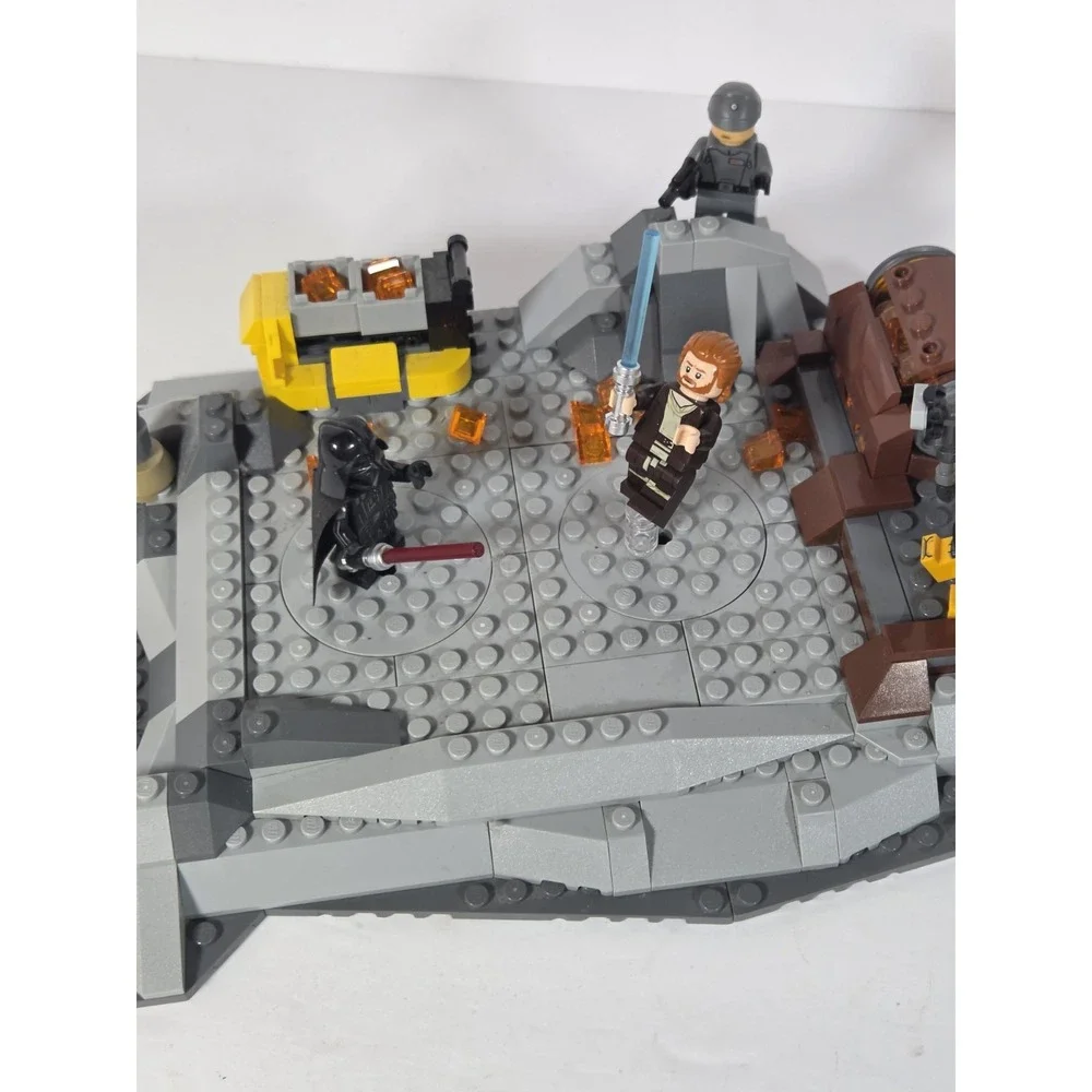 LEGO Star Wars: Obi-Wan Kenobi vs. Darth Vader (75334) Please Read